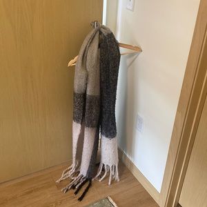 Checked Scarf with Fringe